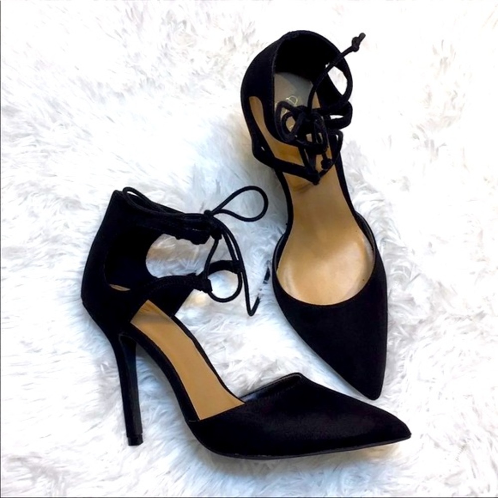 NY&C Black Pointed Toe Heels Size 6